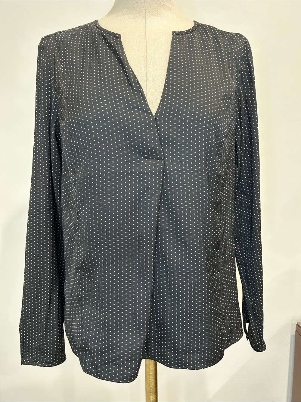BANANA REPUBLIC - Long Sleeve V-Neck Polka Dot Blouse Size XS